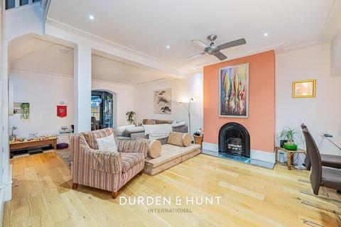 4 bedroom terraced house for sale, Westminster Gardens, Barking, IG11