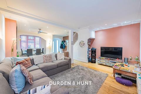 4 bedroom terraced house for sale, Westminster Gardens, Barking, IG11