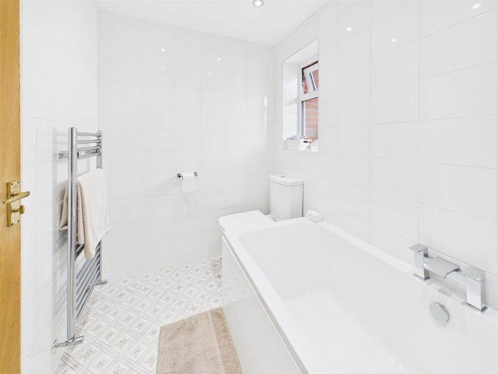 Bathroom 2.jpg
