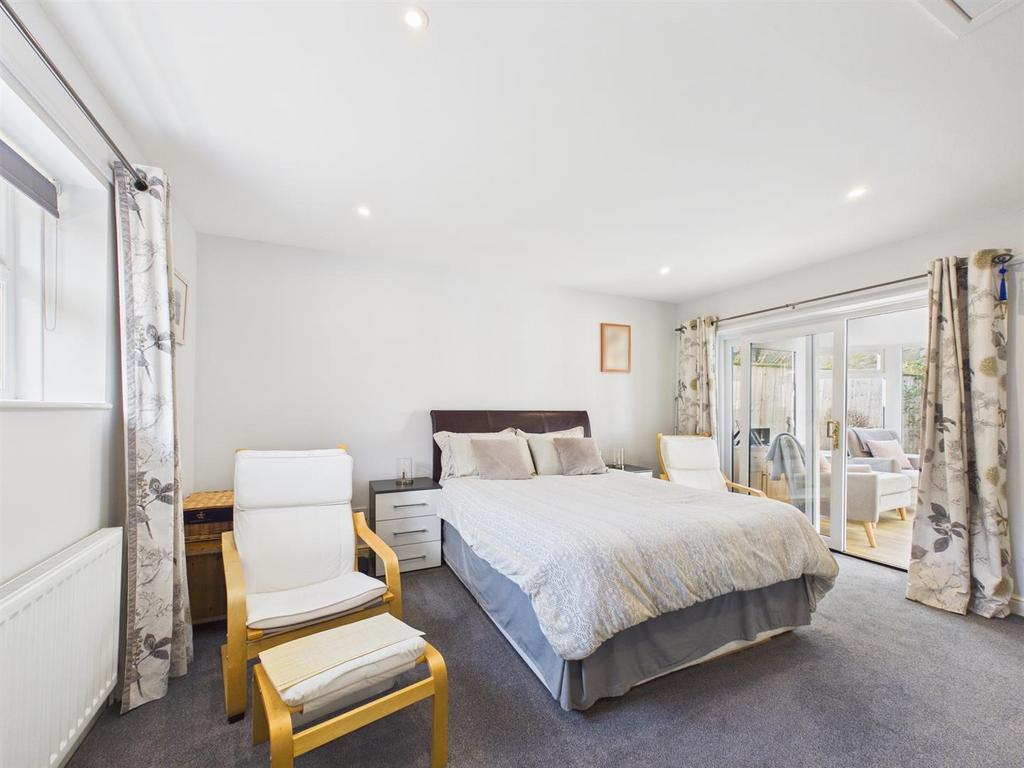 Bedroom 2 (2).jpg