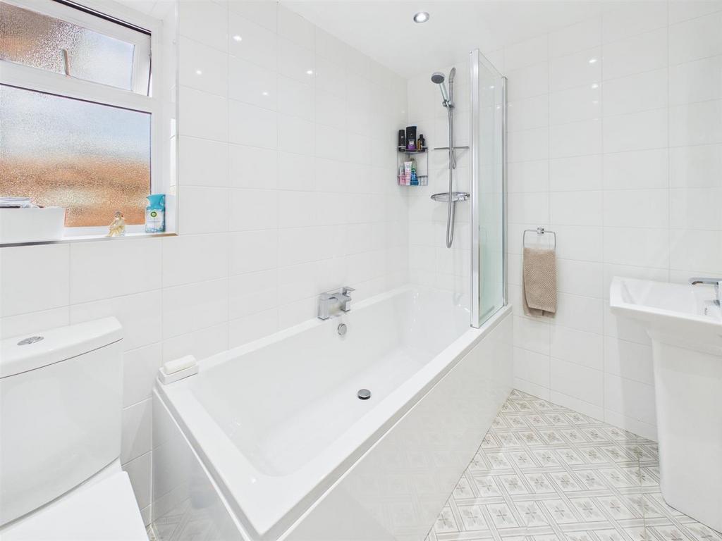 Bathroom 1.jpg