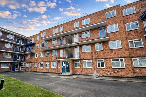 Studio to rent, Viceroy Court, High Street South, Dunstable, Bedfordshire, LU6 3HW