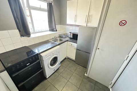 Studio to rent, Viceroy Court, High Street South, Dunstable, Bedfordshire, LU6 3HW
