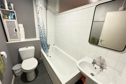 Studio to rent, Viceroy Court, High Street South, Dunstable, Bedfordshire, LU6 3HW