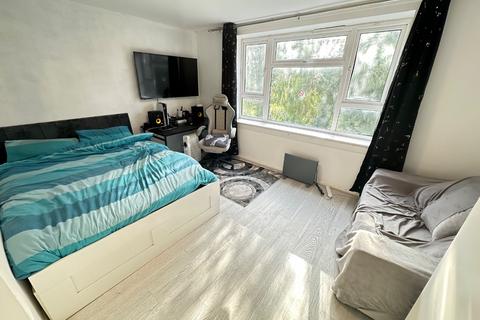 Studio to rent, Viceroy Court, High Street South, Dunstable, Bedfordshire, LU6 3HW