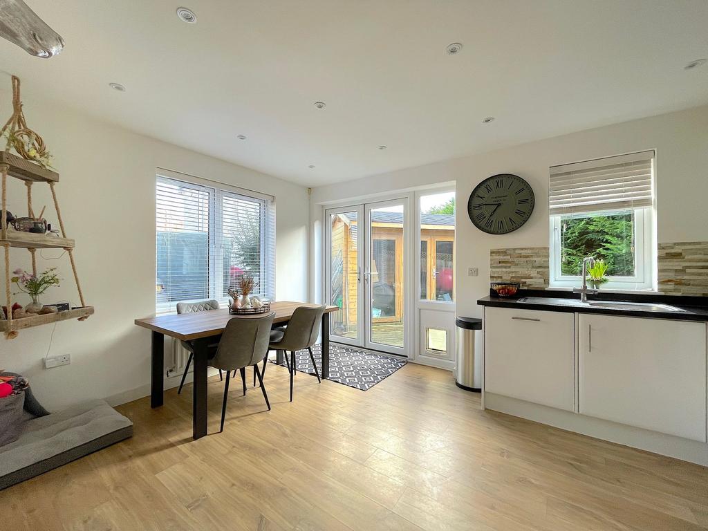 Kitchen/Dining Room (3)