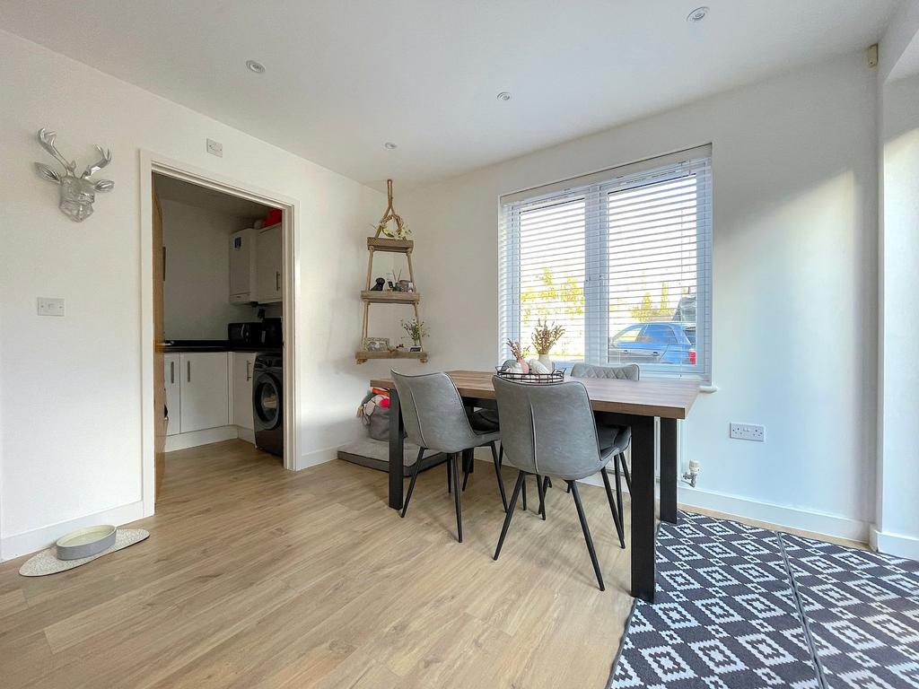 Kitchen/Dining Room (4)