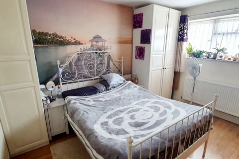 3 bedroom semi-detached house for sale, Denham Road, Feltham TW14