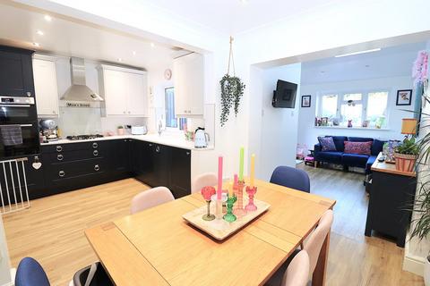 3 bedroom terraced house for sale, Shakespeare Gardens, FARNBOROUGH GU14