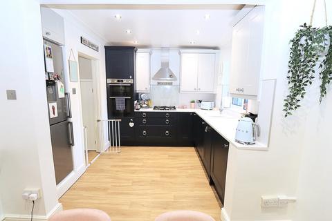 3 bedroom terraced house for sale, Shakespeare Gardens, FARNBOROUGH GU14