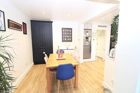 3 bedroom terraced house for sale, Shakespeare Gardens, FARNBOROUGH GU14