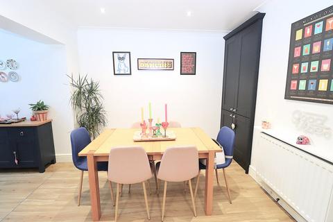 3 bedroom terraced house for sale, Shakespeare Gardens, FARNBOROUGH GU14