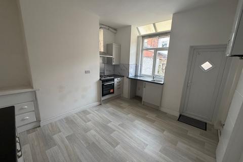 2 bedroom terraced house to rent, Athol Street, Manchester, M18