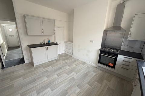 2 bedroom terraced house to rent, Athol Street, Manchester, M18