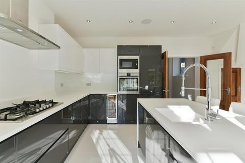 4 bedroom apartment for sale, Woodland Way, Kingswood
