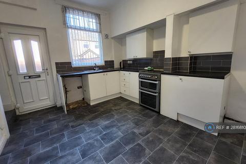2 bedroom terraced house to rent, Friendship Avenue, Manchester, M18