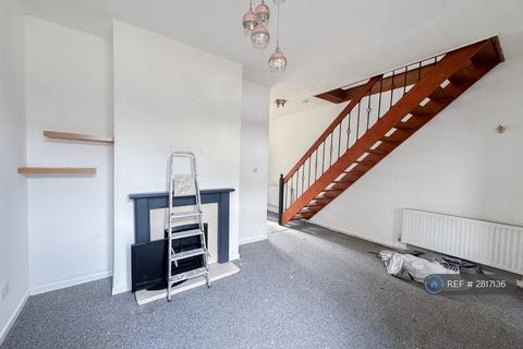 3 bedroom end of terrace house to rent, Courtybella Gardens, Newport, NP20