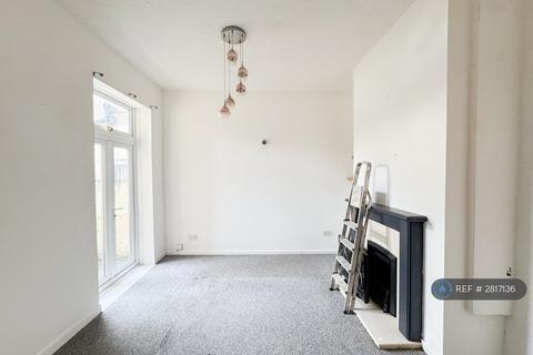 3 bedroom end of terrace house to rent, Courtybella Gardens, Newport, NP20