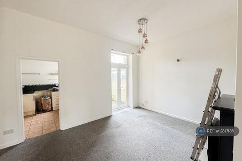 3 bedroom end of terrace house to rent, Courtybella Gardens, Newport, NP20