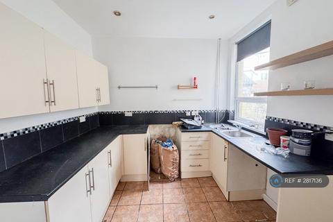 3 bedroom end of terrace house to rent, Courtybella Gardens, Newport, NP20