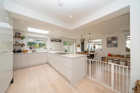 undefined, Chiltern Avenue, Edlesborough, LU6 2HY