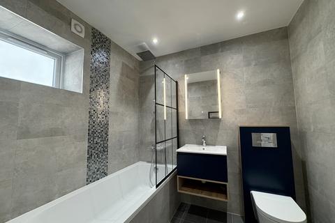 2 bedroom flat to rent, Limes Grove, Lewisham, SE13