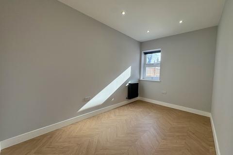 2 bedroom flat to rent, Limes Grove, Lewisham, SE13