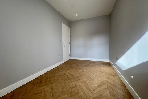 2 bedroom flat to rent, Limes Grove, Lewisham, SE13