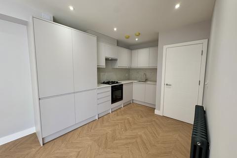 2 bedroom flat to rent, Limes Grove, Lewisham, SE13