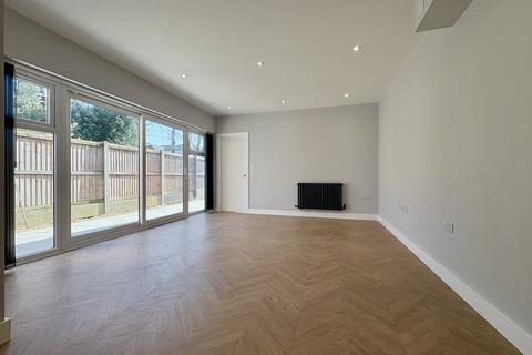 2 bedroom flat to rent, Limes Grove, Lewisham, SE13