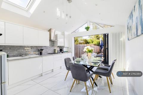 3 bedroom terraced house to rent, Albert Street, Windsor, SL4