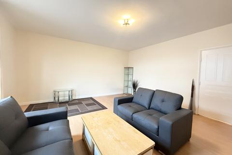 3 bedroom flat to rent, Errol Gardens, Glasgow, G5