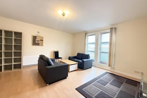 3 bedroom flat to rent, Errol Gardens, Glasgow, G5