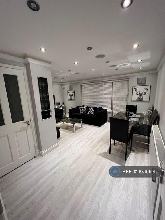 Living Room/ Diner