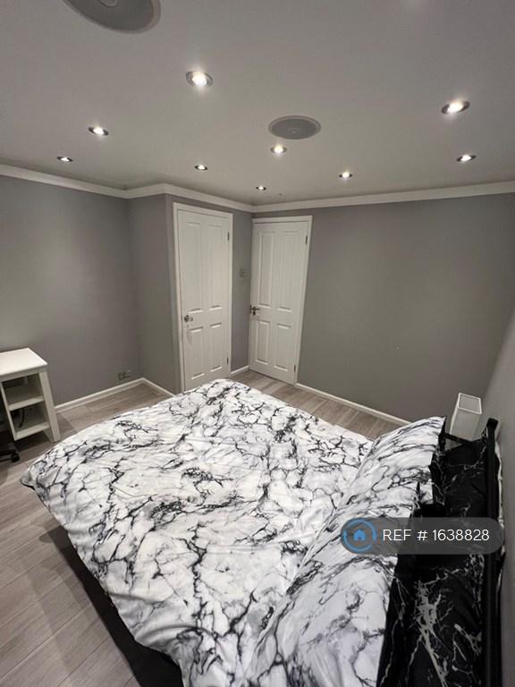 Double Bedroom With Table And Closet