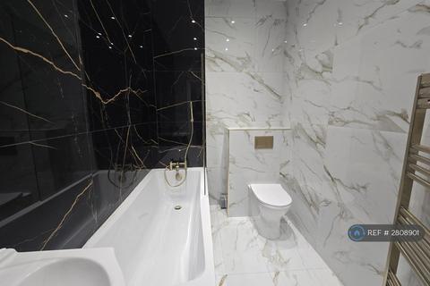 3 bedroom flat to rent, Balls Pond Road, London, N1