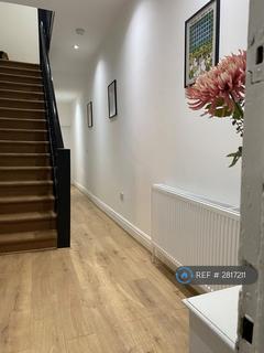 5 bedroom semi-detached house to rent, Saville Road, Blackpool, FY1