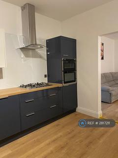 5 bedroom semi-detached house to rent, Saville Road, Blackpool, FY1