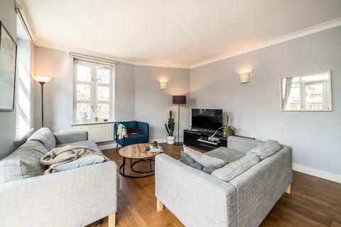 3 bedroom flat for sale, Orlando Road, London SW4