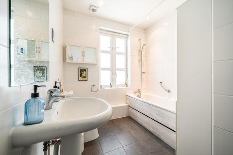 3 bedroom flat for sale, Orlando Road, London SW4