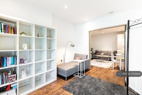 3 bedroom flat to rent, Valetta House, London, SW11