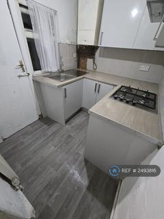 2 bedroom terraced house to rent, Liverpool Road, Manchester, M30