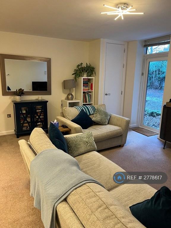 Lounge- Direct Access To Flat