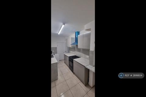 3 bedroom terraced house to rent, Lindsey Road, London, RM8