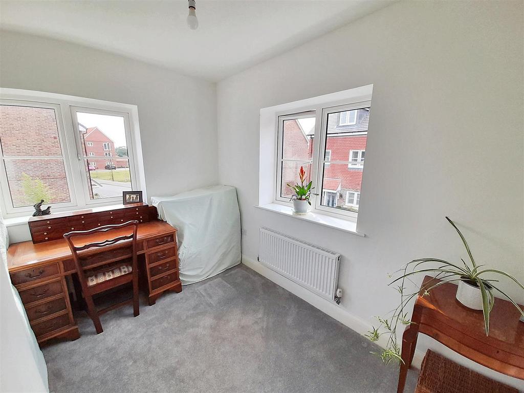 First floor study / bedroom