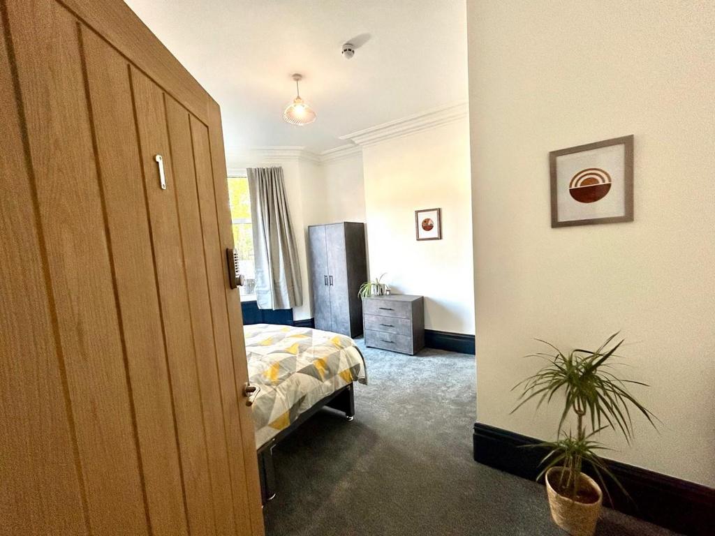 Room 1.jpg