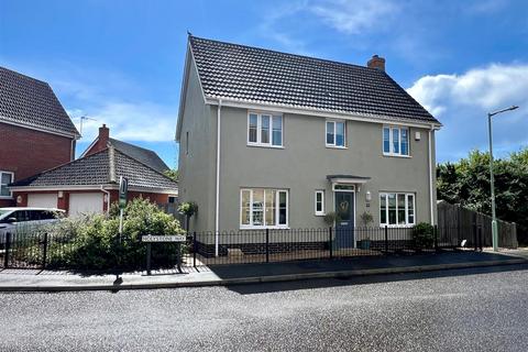 4 bedroom detached house for sale, Holystone Way, Lowestoft NR33