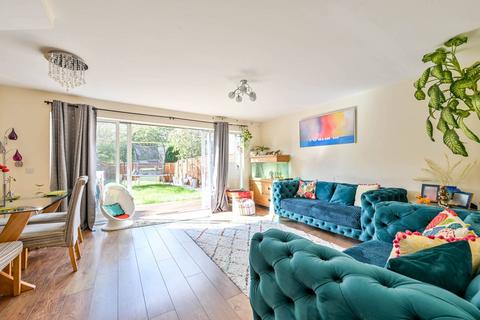 3 bedroom terraced house to rent, Baynton Road, Old Woking, Woking, GU22