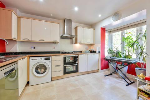 3 bedroom terraced house to rent, Baynton Road, Old Woking, Woking, GU22