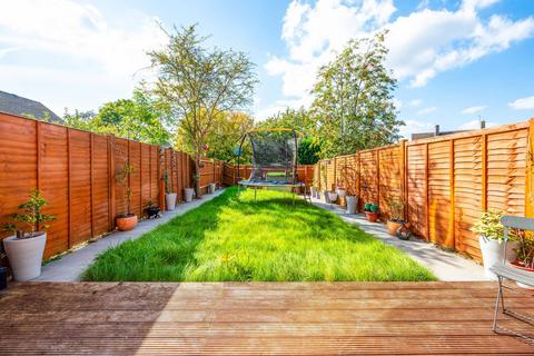 3 bedroom terraced house to rent, Baynton Road, Old Woking, Woking, GU22